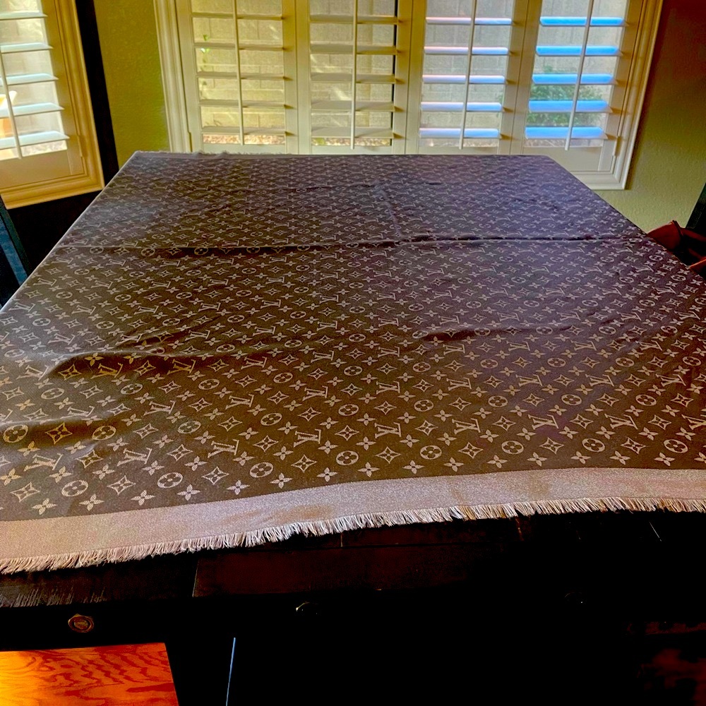 Louis Vuitton Shawl